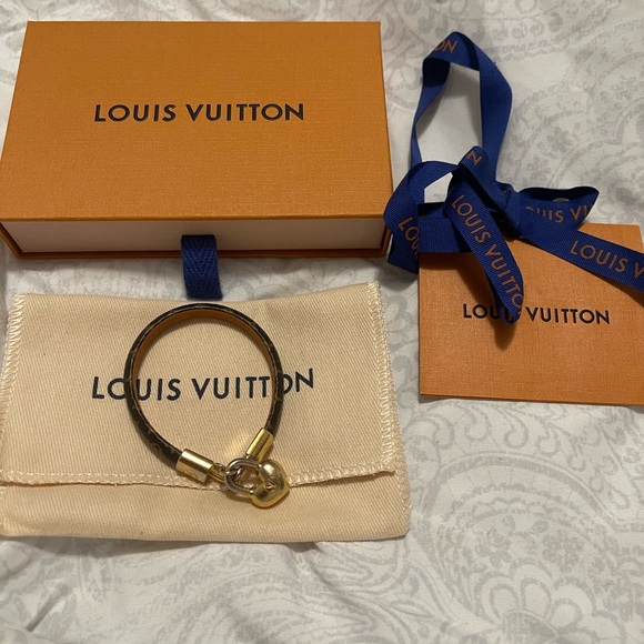❤️SOLD❤️ Pre-loved Authentic LOUIS VUITTON Crazy In Lock Bracelet Size Small - Picture 4 of 11